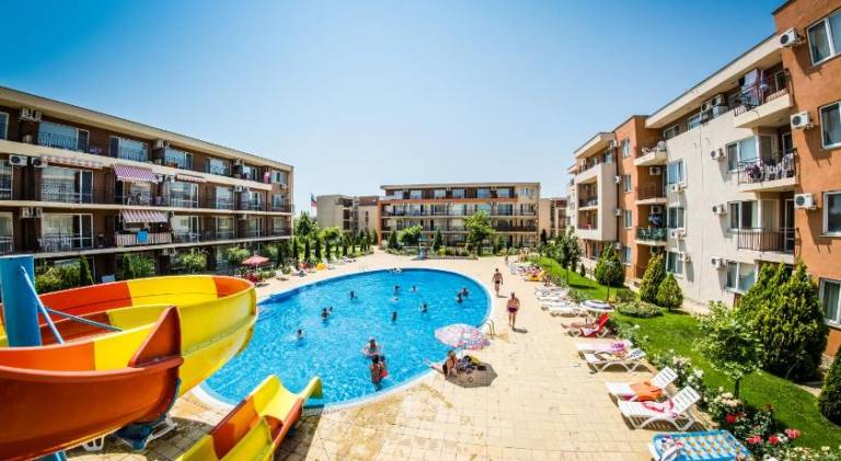 Apartment with pool, garden & patio in Sunny beach