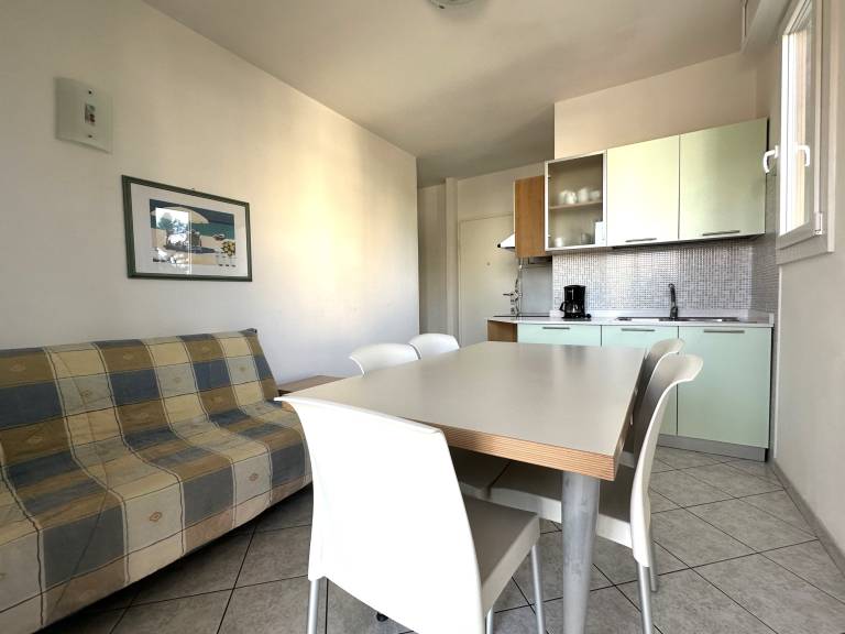 Holiday apartment with patio | City view — photo 3