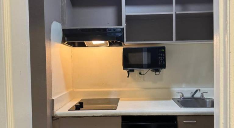 Wonderful serviced apartment with patio | Pets allowed — photo 4