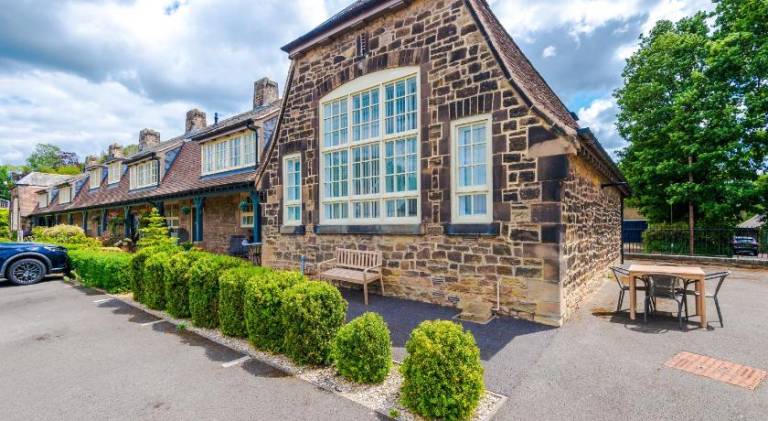 House | Pets allowed in Matlock