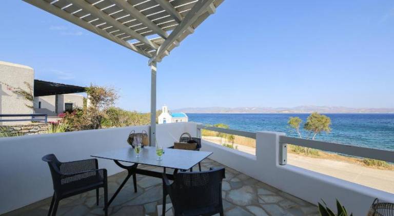 Child-friendly serviced apartment with terrace, yard & pool | Dogs allowed — photo 5
