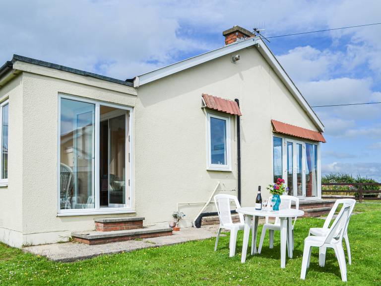 Cottage with yard | Sea view — photo 2