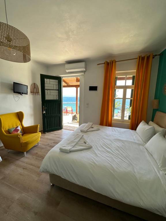 B&B with patio | Sea view — photo 3