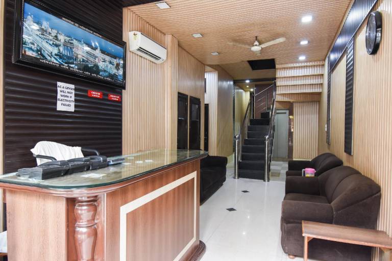 OYO Hotel Holy City — photo 4