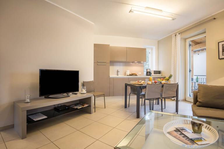 Apartment 'La Villa Tesoro' with Lake View, Shared Pool and Wi-Fi — photo 4