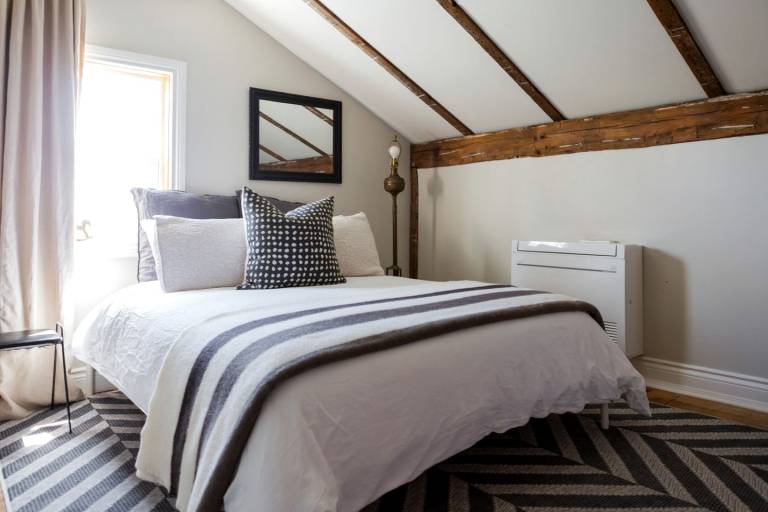 Tranquil Restored Farmhouse Ideal to Disconnect in Ontario — photo 3