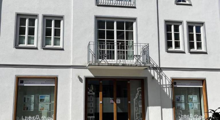 Apartment with patio — photo 2