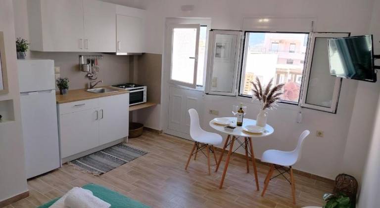 Rental apartment with yard in Sitia