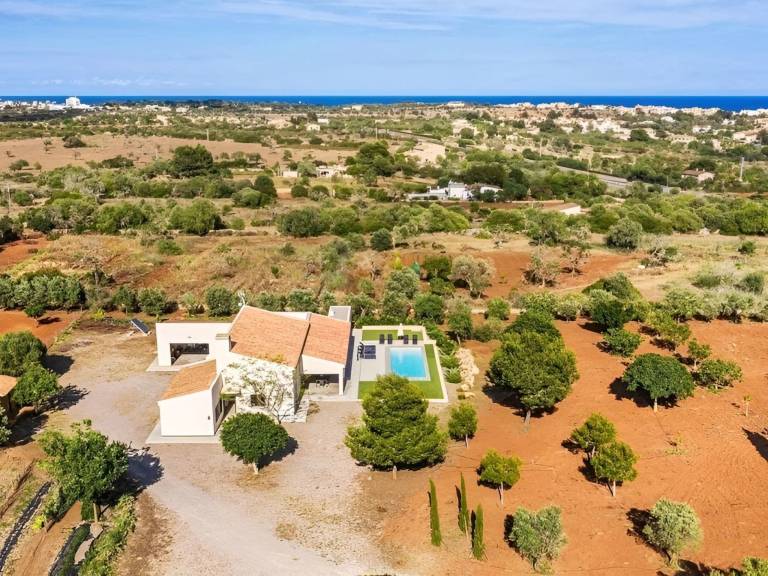 House with terrace, private pool & yard — photo 4
