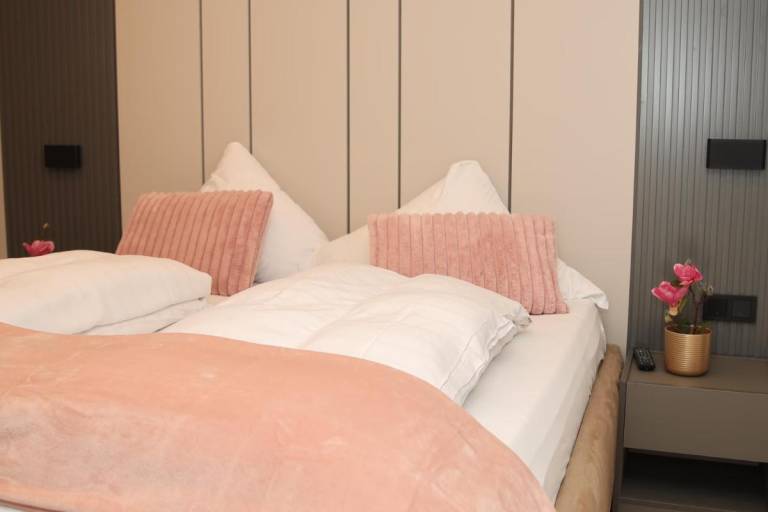 Charming 1-Bedroom Retreat in Bad Salzuflen with Balcony & Wheelchair Access — photo 3