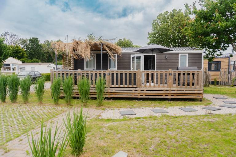 Chalet mit Terrasse, Pool und Grill | Seeblick