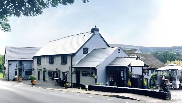 Roadhouse Llanwenarth in Abergavenny
