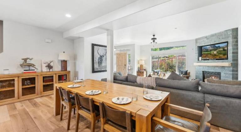 Bear Hollow 5 Bedroom 4 Bathroom Plus Hot Tub Minutes from Slopes in Park City, UT