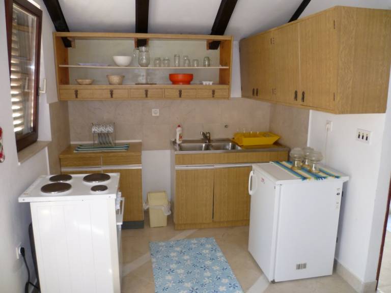 Rental apartment with grill & yard — photo 3