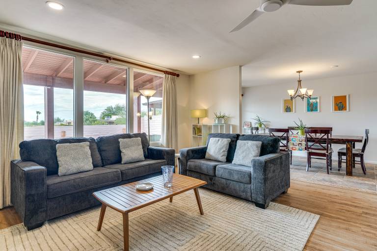 Mtn View Townhome w Pools 5 Mi to Sabino Canyon