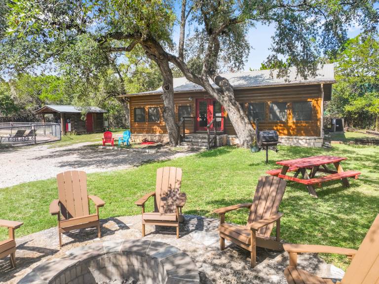 Wimberley Log Cabins Resort and Suites- The Oak Lodge — photo 4