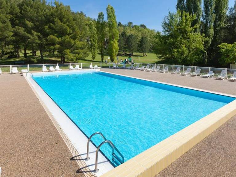 Holiday apartment with terrace & heated pool — photo 2