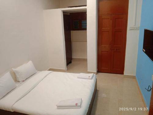 Omkar Galaxy Executive Guest House & AC Dormitory