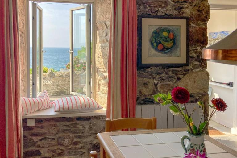Fully equipped cottage with yard | Water view | Next to the beach | Pets allowed — photo 5