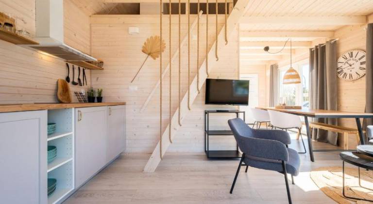 Vacation home with patio, BBQ & garden — photo 4