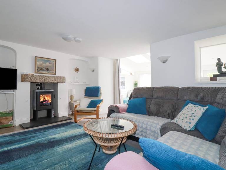 Family-oriented cottage with patio & garden | Beach view | Pet-friendly — photo 4
