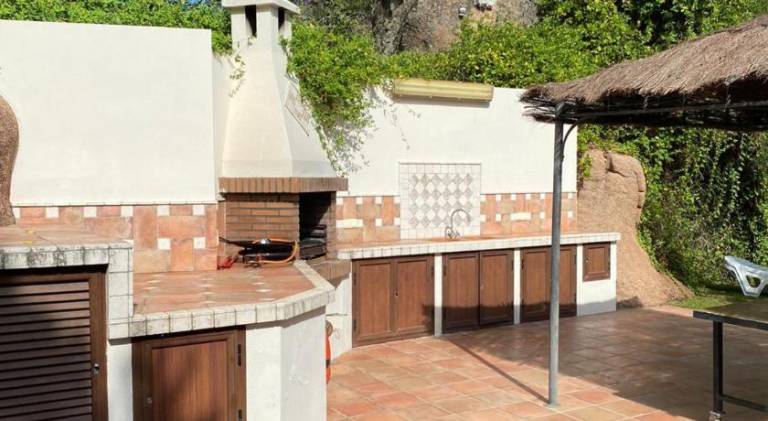 Fully equipped house with barbeque, terrace & yard | Perfect for remote work | Pets allowed — photo 5