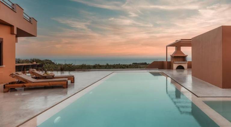 Fully equipped beautiful villa with terrace, private pool & barbeque | Beach nearby | Good for workation | Pet-friendly in Ierapetra
