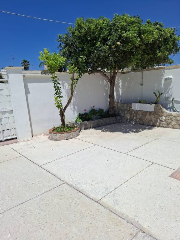 Family-friendly vacation home with BBQ & garden | City view | Dogs allowed — photo 2