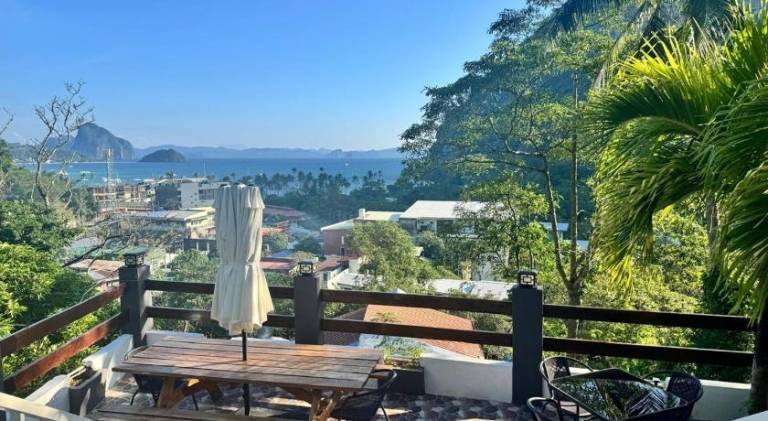 Cashew Blossom Boutique Guest Home in El Nido