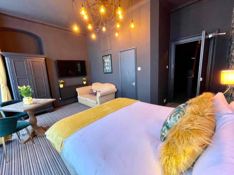 Charming holiday apartment with patio | Next to Brighton Palace Pier | Close to the beach | Suitable for remote work | Pets are welcome — photo 3