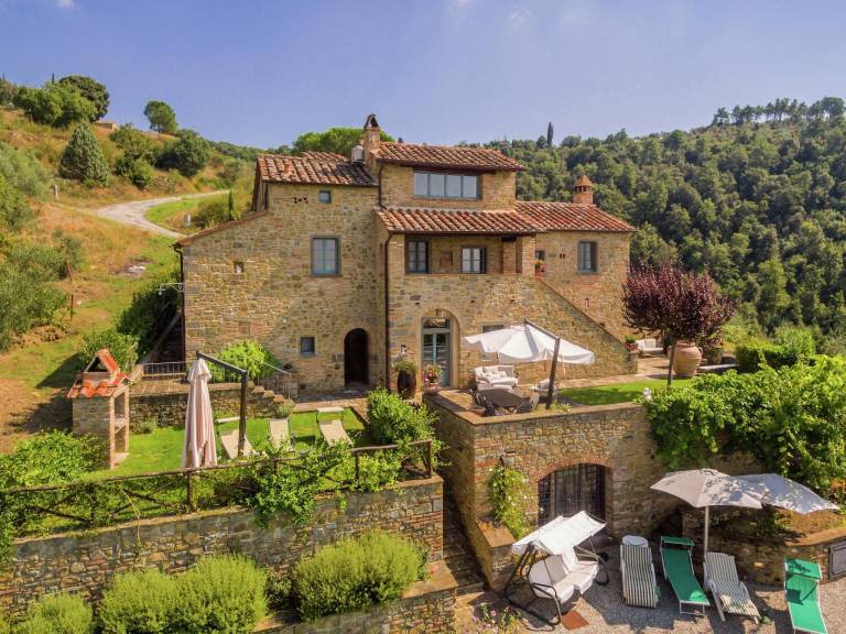 Villa with terrace, pool & yard — photo 4