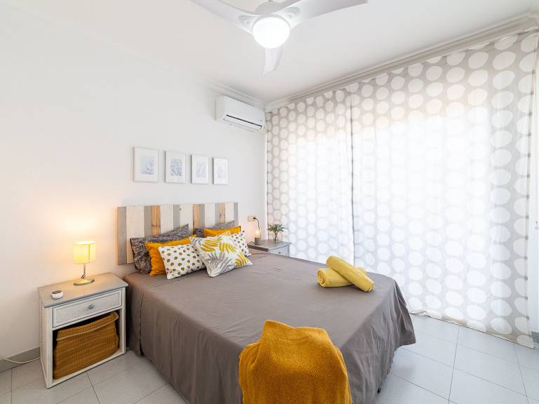 Holiday apartment with patio, pool & barbeque | Sea view | Good for workation — photo 3