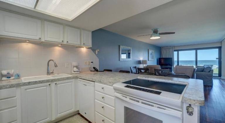On the Beach Beachfront Condo Direct View & Access to Beach Heated Pool Island House Condominiums Un — photo 5