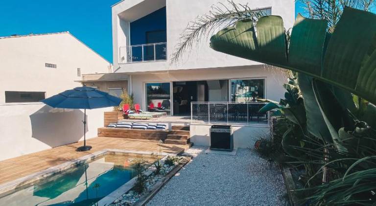 Villa with pool — photo 2