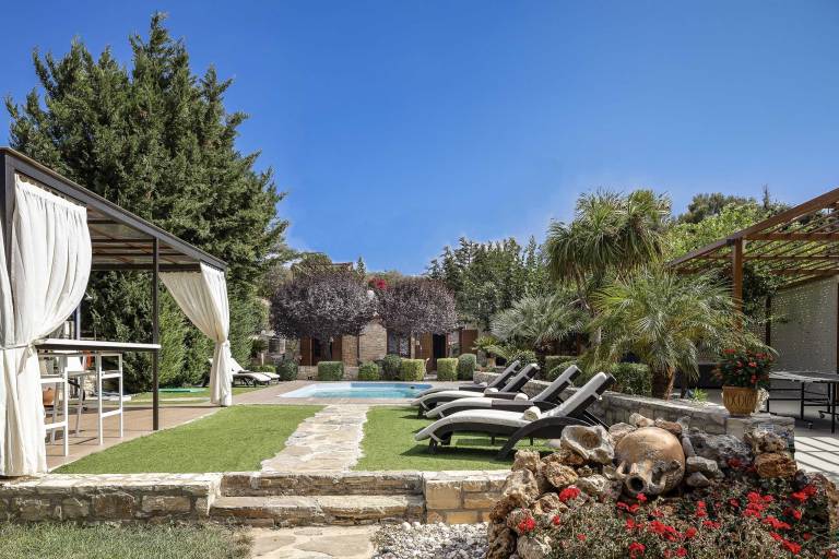 Fully equipped villa with private pool, yard & barbecue | Dogs allowed — photo 3