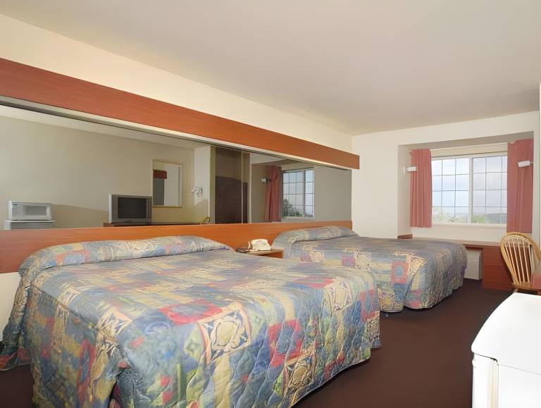St Clair Inn and Suites — photo 4