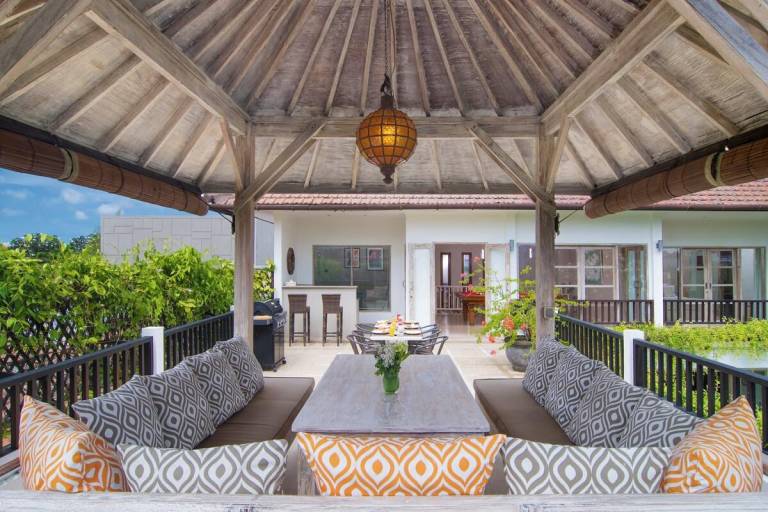 Villa with terrace, garden & private pool — photo 4