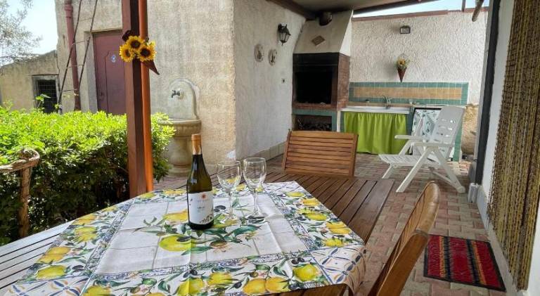Holiday apartment with pool — photo 2