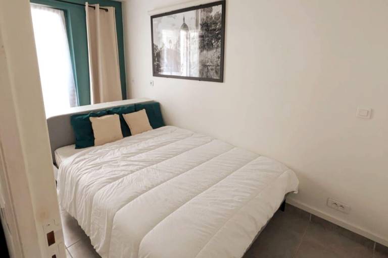 Parisian Hideaway - Heart of Montmartre, Abbesses in Clichy