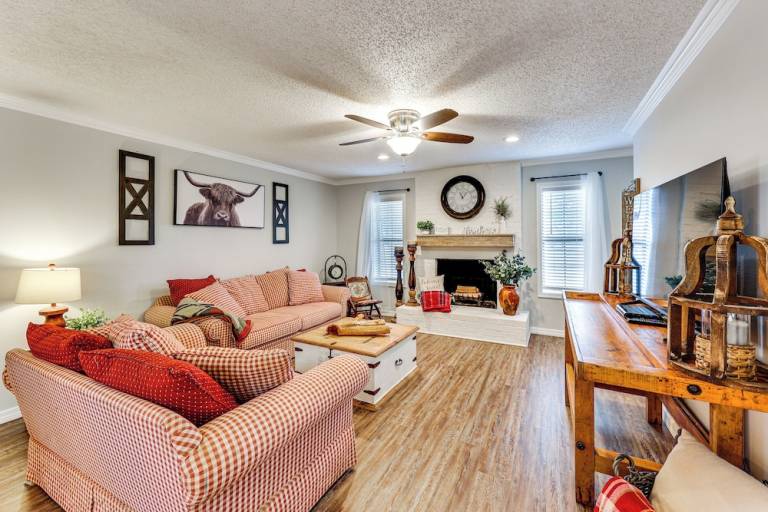 Cottage  Russellville