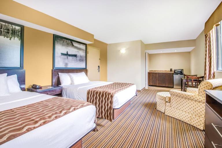 Red maple inn and suites in Huntsville, ON