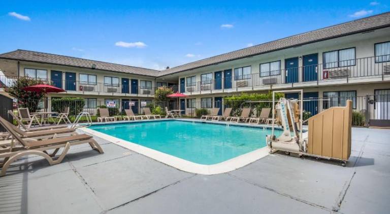 Motel 6 College Station, TX - Bryan — photo 2