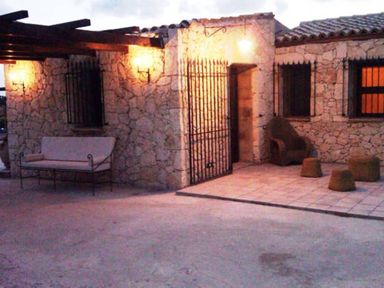 Vacation home with barbecue, garden & patio — photo 3