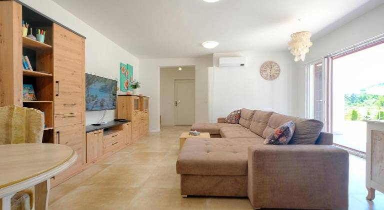 Rental apartment with 4 rooms for 8 persons — photo 2