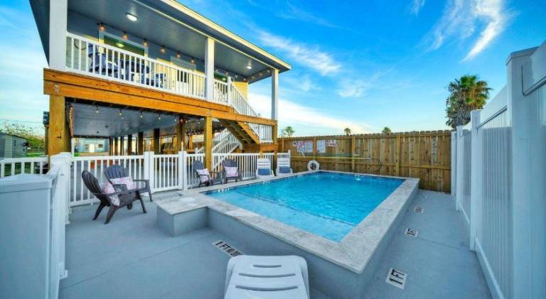 Spacious house with pool | Pets are welcome in Port Aransas, TX