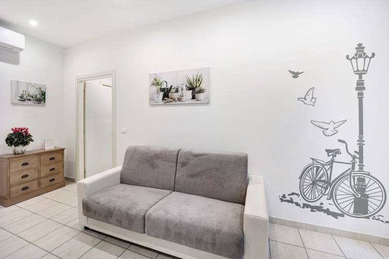 Holiday Apartment "La Ballerina di Alassio" with Terrace & Wi-Fi — photo 4