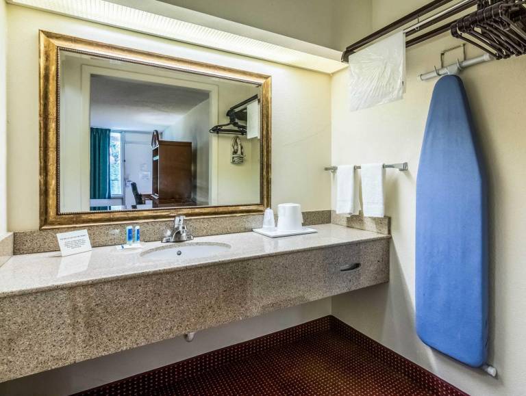 Rodeway Inn and Suites Lakeland — photo 2