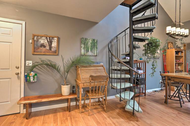 Pet-Friendly Townhome w/ Community Hot Tub! — photo 2