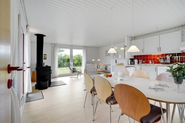 Vacation home with terrace — photo 4