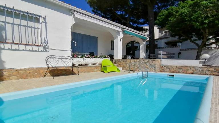 Villa with patio, private pool & BBQ — photo 4